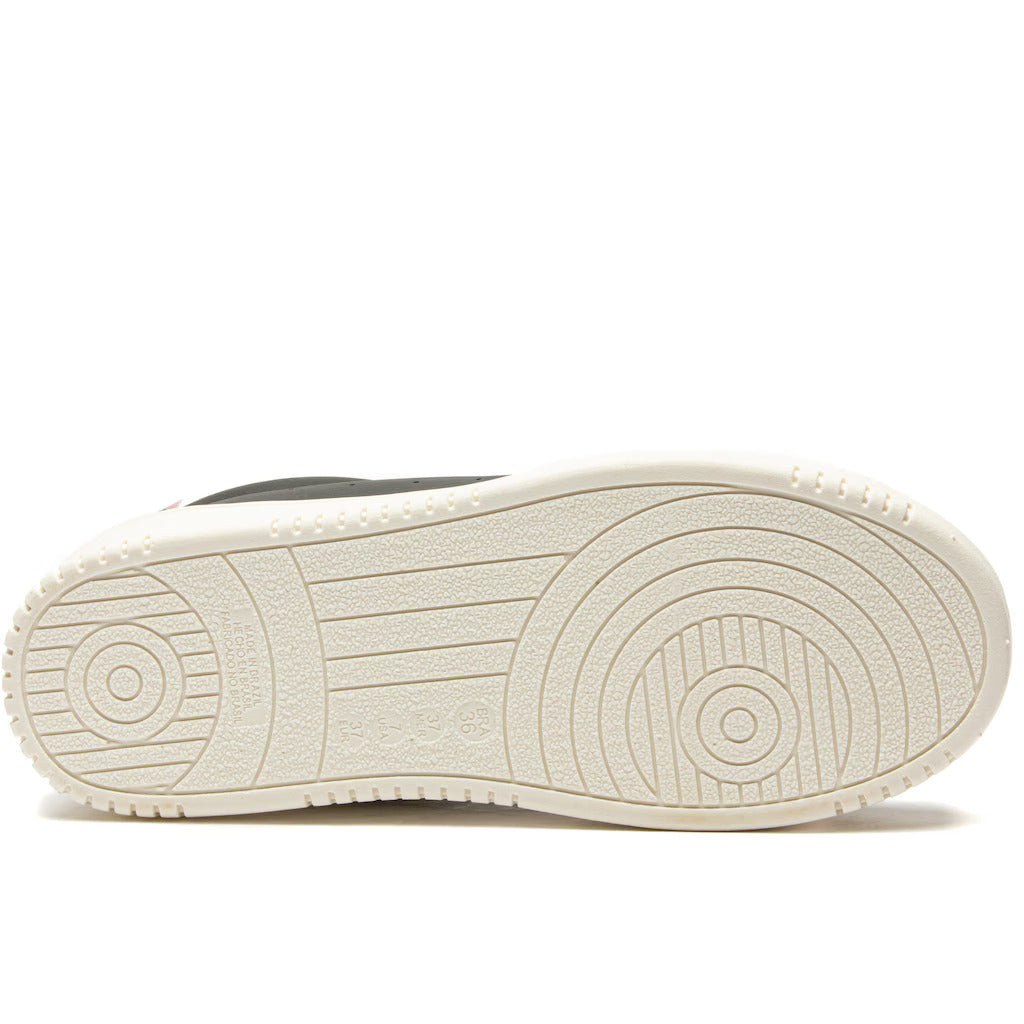 Tênis Ecko ECATL03 PretoPrata – Estilo Clássico e Elegância