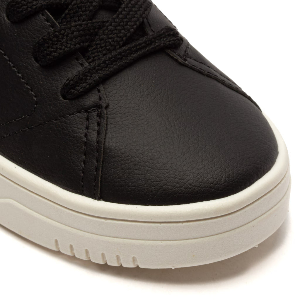 Tênis Ecko ECATL03 PretoPrata – Estilo Clássico e Elegância